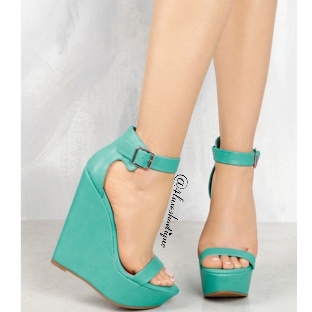 NEW Wedges Sea Green Breckelle's Heels
